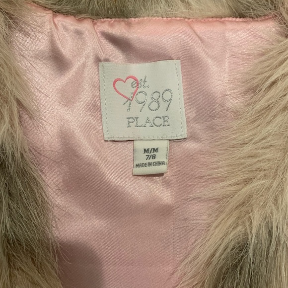 Children’s place size 7/8 Fur Vest - Picture 2 of 3